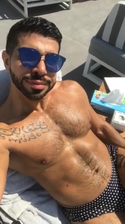 Who doesn’t want to be with this sexy Emirati? His sexy bod I really want to take a bite from it, an