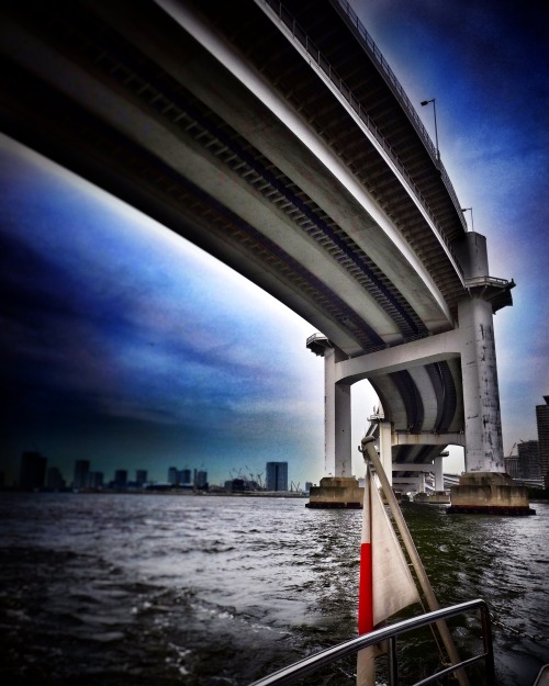 Under the Rainbow Bridge, Tokyo Bay