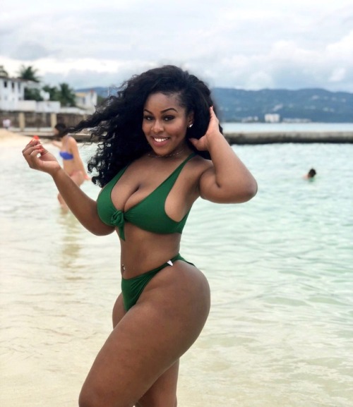 Thicc black teen