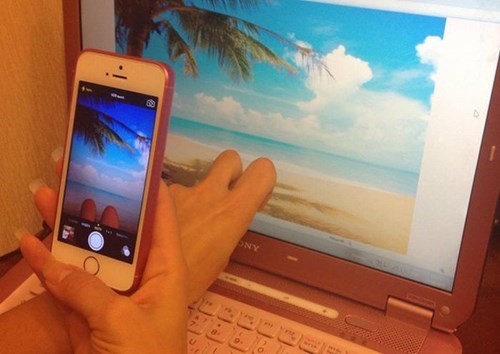 harmonic-motion:  peterfromtexas:  Fake holiday  lol.  My monkey knuckles would make funny-looking legs.