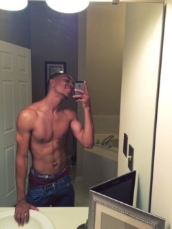 trillkhvil:My 2014 6 (+ 1 ) best shirtless célfies 😈  Idk who to tag, so I nominate anyone who wants to do it 😌