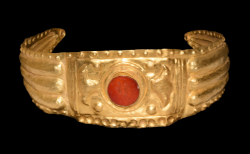 Parthian gold diadem with a carnelian intaglio inlay, dated to the 1st century BCE to the 1st centur