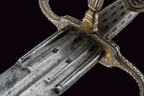 swordsite:#Italia #Spada16th Century Northern Italian Short SwordEditor’s Note: This sword is at once an Oakeshott Type XIX, Oakeshott Type XVI and a contender for Type XV, XIV and XII. I feel it is most strongly a XIX, with the second strongest type