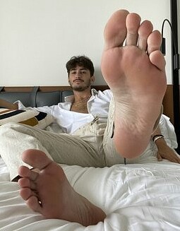 tidodore: great feet