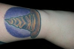 This tattoo resulted from a really bad day at work and me wanting some tattoo therapy. I decided on the sorting hat..and I think it turned out pretty awesome. I’ve had it for almost a year now. It’s the second Harry Potter tattoo I have.