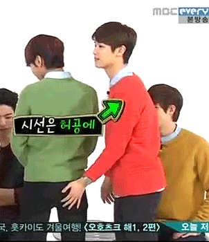 cnbluedaridu:  Minhyuk touching  Yong’s butt.      