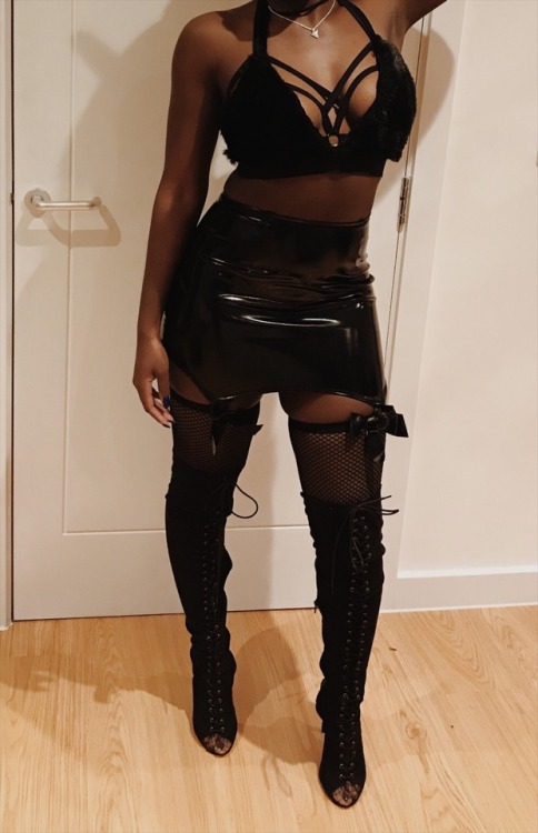 truthinthebooty: That girl they warned you about…  #Torture Garden 