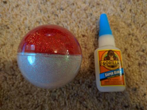 squirtleisthebest: Poké Ball Ornament Tutorial MORE INFORMATION IN THE SOURCE 