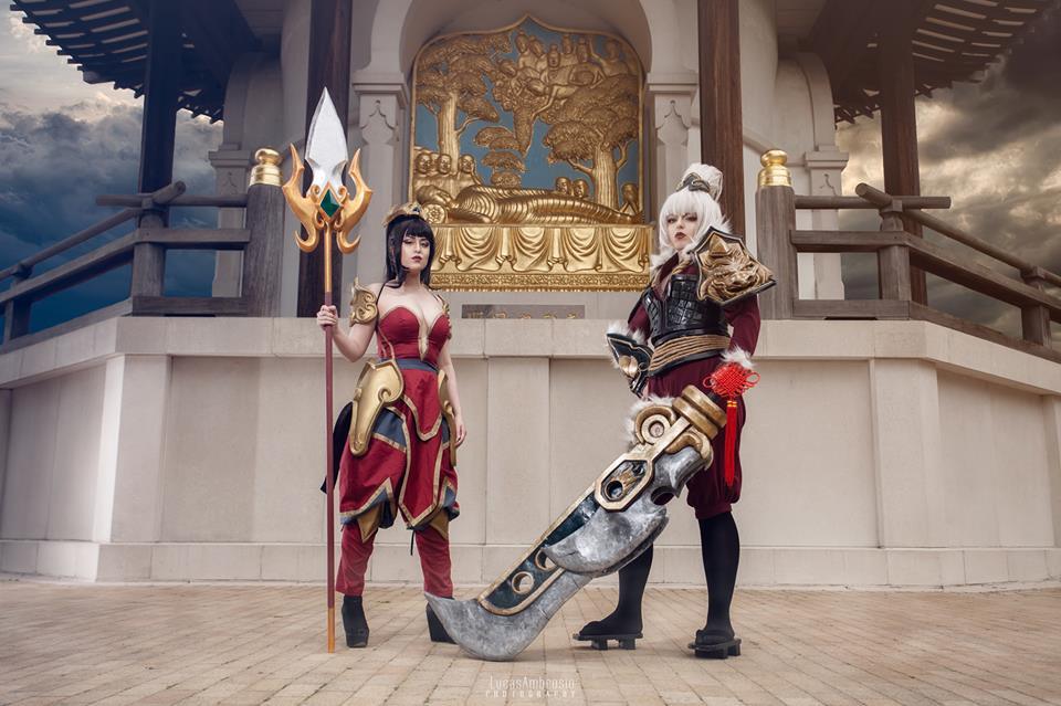kamikame-cosplay:    Warring Kingdoms Nidalee &amp; Dragonblade Riven by Tsupo