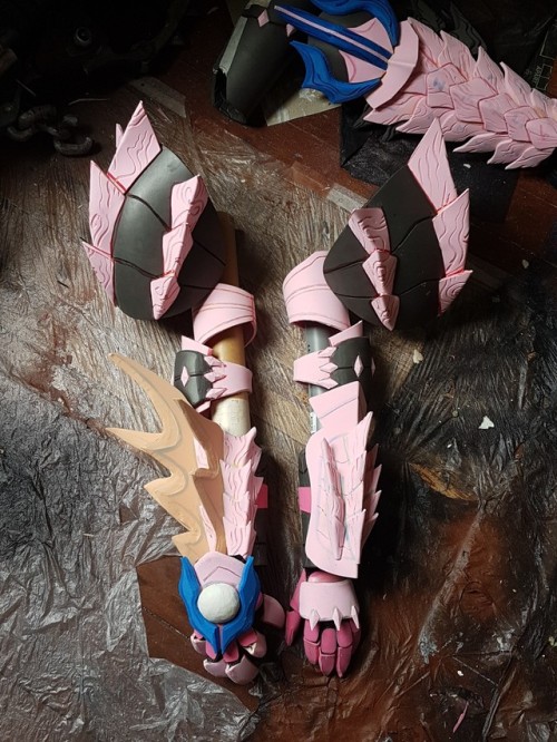 crescent31:  Hello and welcome to my first build set of my Thunderlord Zinogre armor. The past 2 month’s I have been working hard on what I dare to call a passion project. My love letter to Monster Hunter.Tomorrow the build phase will be done, and I