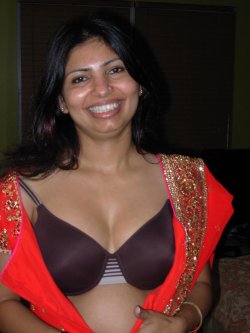 Runstar Desi Mallu Aunty