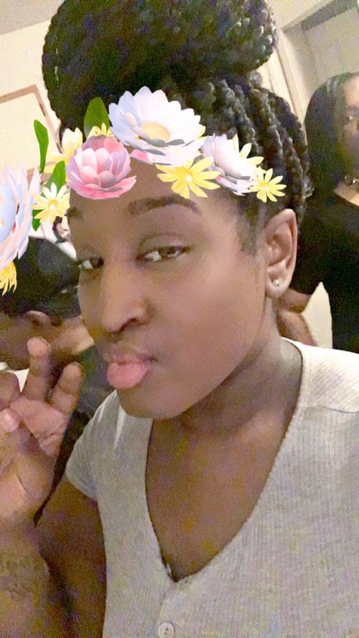 lebritanyarmor:  flower power ✊🏾 .