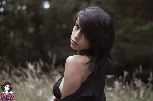 sgw0rld:  Hinata - The dark side of the moon