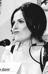 savioursqueen:   requested by buffytardis  Lana Parrilla + the seating arrangements [aka the subtle way of pointing out how she and Jen are always seated so far away from each other] 