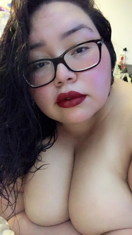 c-u-r-s-e-d&ndash;curves1987: Not much on this evening but this sexy af lipstick