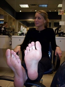 nice-feetmitzi:  Foot worship hd and feet