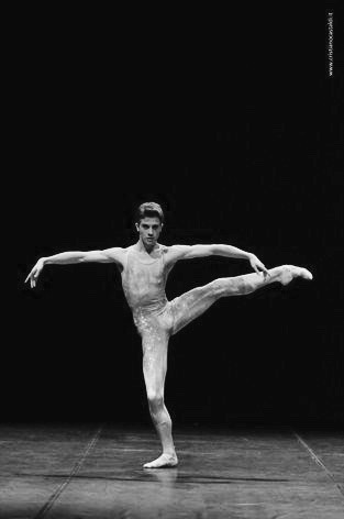 pas-de-duhhh:  Claudio Coviello  La Scala Ballet (Principal Dancer)  “Sagittarius”, a contemporary solo choreographed by Massimiliano Volpini, performed at Spoleto Dance Competition in 2010. 