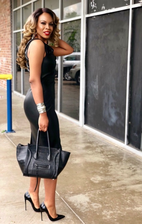 Abeg, make I flex small Today I’m wearing a faux leather dress (($25) and earrings ($20)from Zara. B