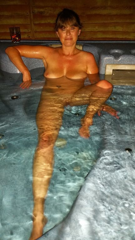 averyluckyhusband:Hot Tubilicious