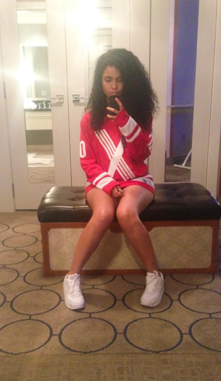 asiadeelight:  Seated selfie. http://instagram.com/AsiaDee  lortlortlort