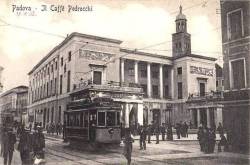 La rete tranviaria urbana di Padova è stata un sistema di linee tranviarie a servizio della città di Padova, attivo fra il 1883 e il 1954.  La prima linea tranviaria cittadina, a trazione animale, venne attivata il 5 luglio 1883 fra la stazione