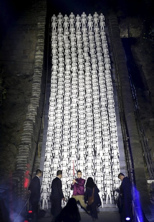 cctvnews: 500 Stormtroopers occupy the Great Wall China’s Great Wall was occupied by 500 Storm