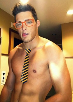 nudedreamscomingtrue:  Dreamers…. get nerdy with me! Get naked with me! Tell me about your sexy school fantasies… or your nerd/jock dreams. http://nudedreamscomingtrue.tumblr.com/ 