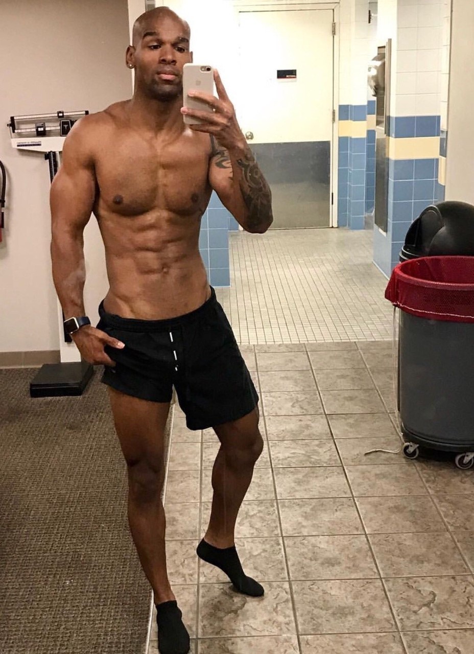 socksandskin:https://socksandskin.tumblr.com/