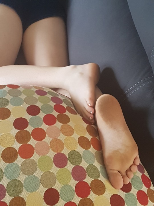 matt-stafford:  Cutest soles at home relaxing 