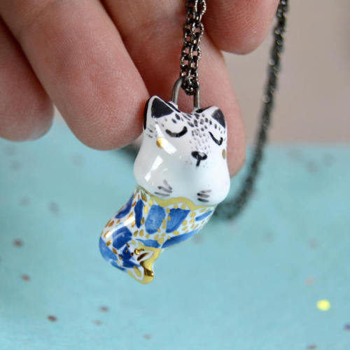 sosuperawesome: Figurines, Plates, Planters and Pendants by Mrs Biscuit Art on Etsy See our ‘ceramic