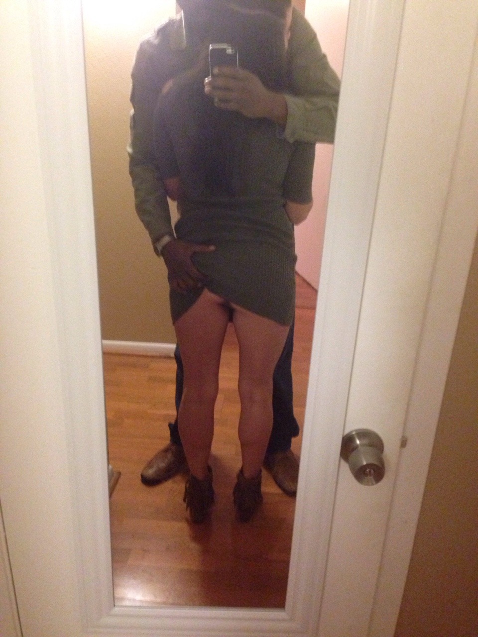 collegecastings:  hotelcouple:  A little fun before we head out. Re blog and like