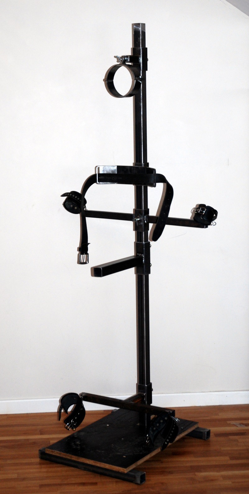 cuckold-r77b:  qrye:  Do-it yourself pillory. Very handy to take care of someone