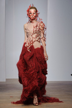 YIQING YIN - FW 2013 / http://anatomika.net/2013/08/Avant-Garde-selection-July-2/