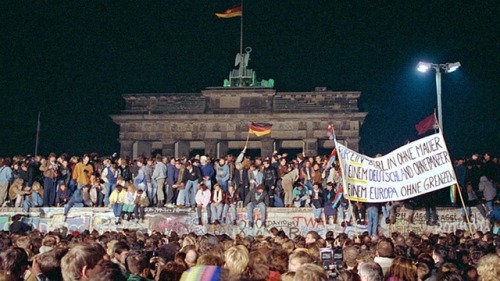 hold-me-im-a-fermata:Frohen Tag der Deutschen Einheit!