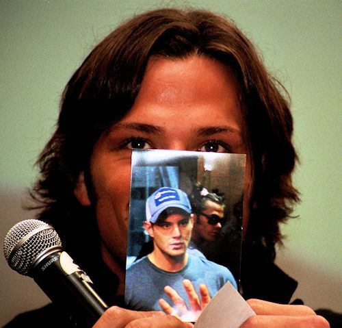 lipglosskaz:  Jared holding “the” photo 