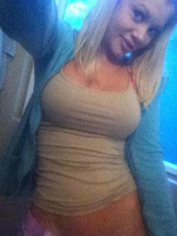 pervnerd69:  Riley Steele’s fine ass selfies!