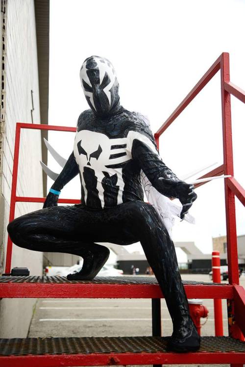 sharemycosplay:  An awesome Symbiote 2099 inspired #spiderman by #cosplayer xsymbiote Spideyxinstagram.com/xsymbiote_spideyxVisit Sharemycosplay.com for more cosplay goodness