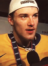 alzner:boy u got my heartbeat runnin’ away (｡♥‿♥｡) → Oscar Klefbom