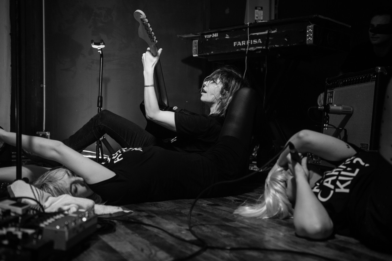 twistieslesbian:  carrie brownstein w/ sleater-kinney @ the market hotel 16/12/15photos