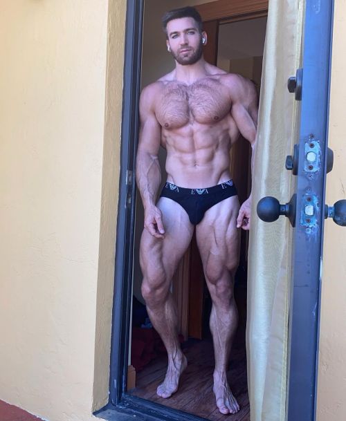 hugemuscle:  “What are you waiting for…?”🔥 