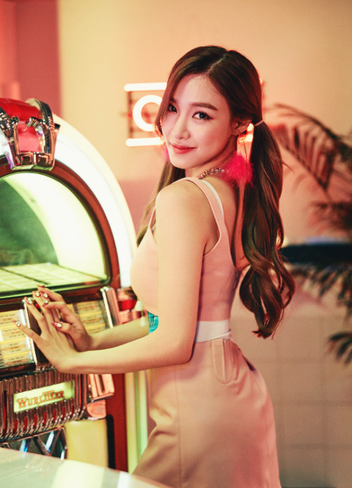 tipannies: Tiffany // Holiday Night - Teaser Pictures