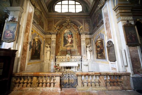 Some of the baroque side altars at San Francesco d'Assisi (Torino)1. Altar of the Crucifix2. Altar o