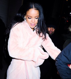 rihconda:  Rihanna out in New York, 13. February 2015