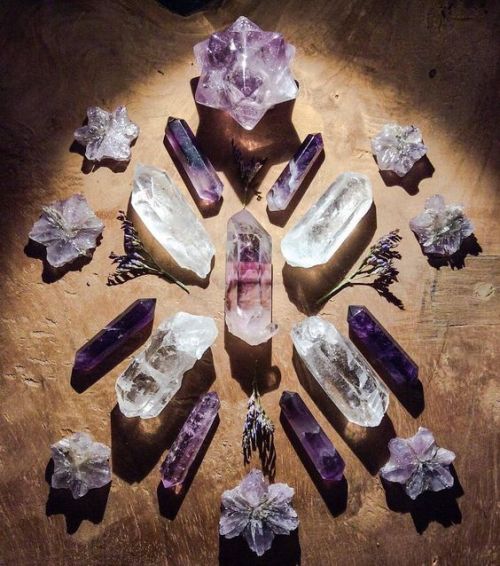 uyesurana: gorgeous amethyst grid