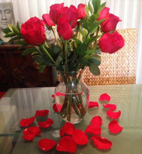 My love sent me roses from New York!!! He’s the sweetest boyfriend ever! #AMBW #bwam #love #ha