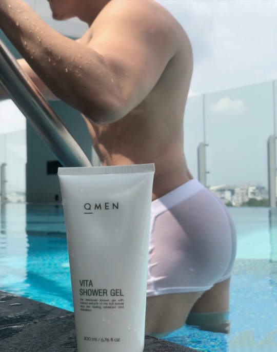 asiangaycock:  Không biết là quảng cáo sản phẩm hay kích dục trá hình nữa 🍑🍑🍑🍌🍌🍌