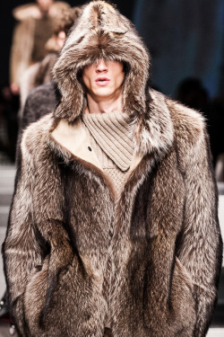 spxrk:  vuittonv:  Fendi F/W 2013  mad cozy 