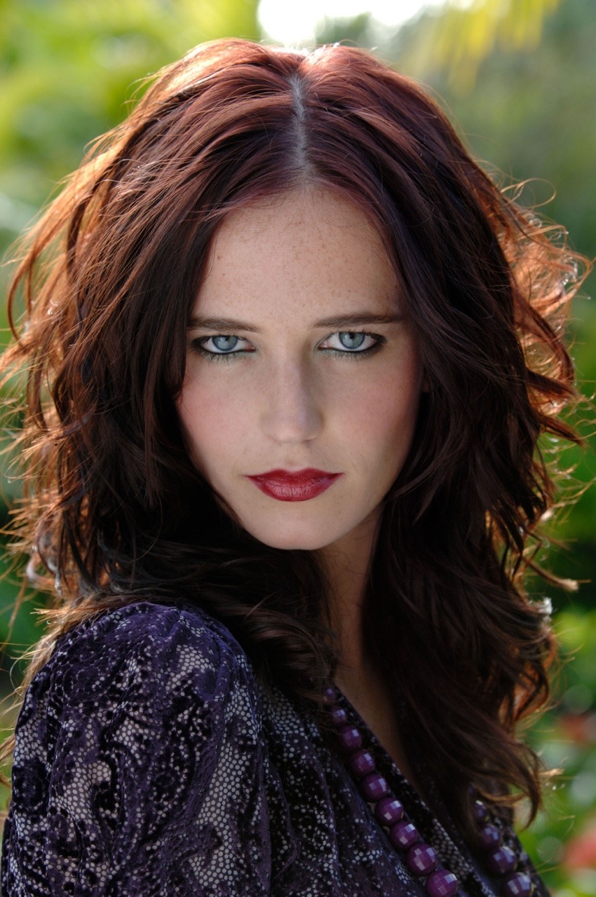 deebott: celebsunmasked:  Eva Green  I love this evil lookin bitch  SAME