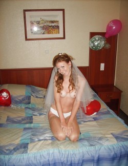 soccermomsarehot:  Brides special for you !