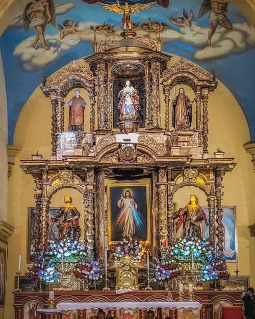 Uno de los mejores ejemplos del barroco trujillano es el magnífico retablo mayor de la Catedr